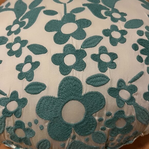 Amy Butler for Welspun organic cotton decorative pillow floral embroidered - Picture 3 of 5